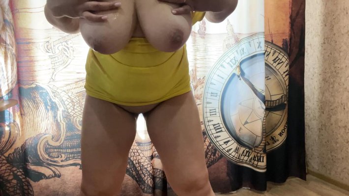 Милфа с большими сиськами