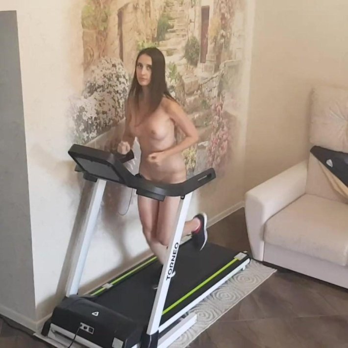 На беговой дорожке