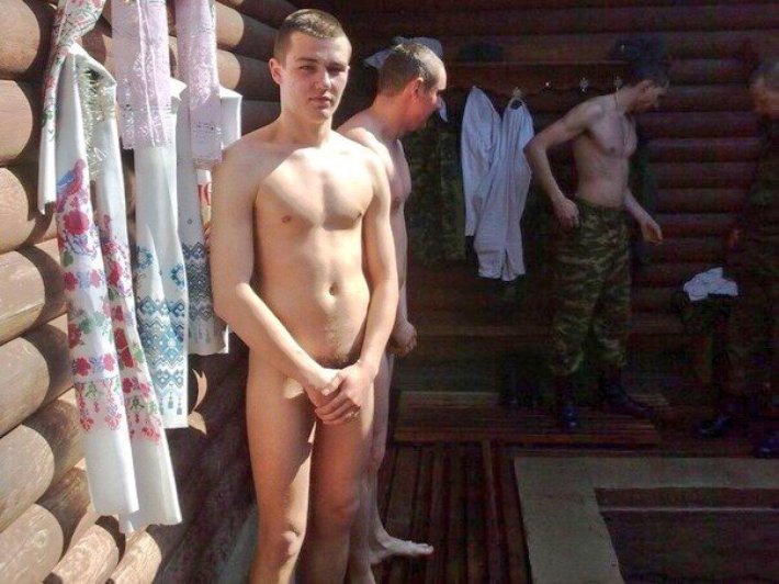 Голые русские солдаты в бане