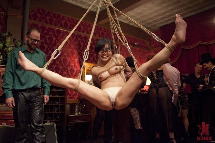 Разделась на bdsm вечеринке