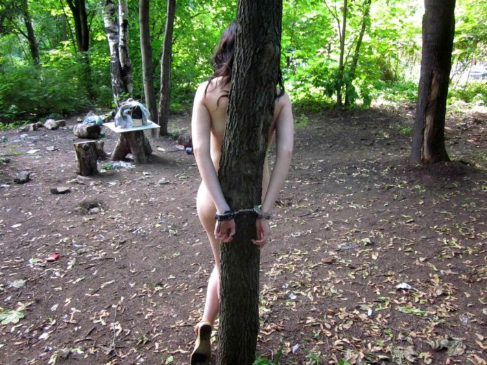 Связанная в лесу