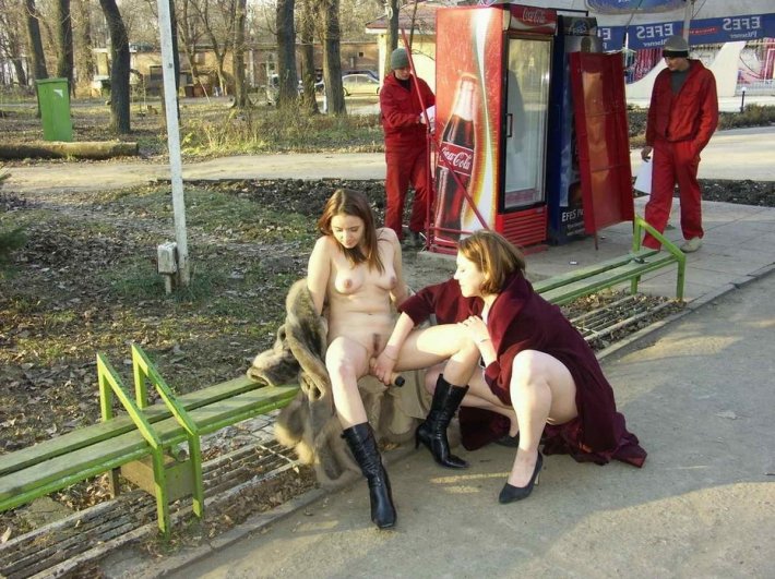 На улице порно