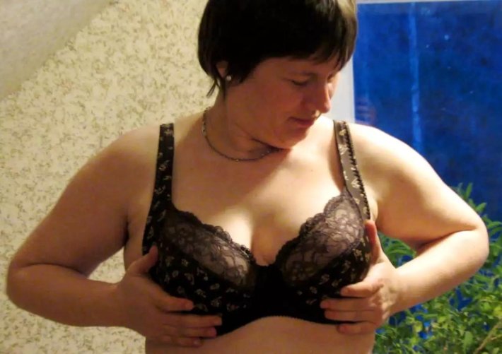 Зрелая в лифчике домашнее
