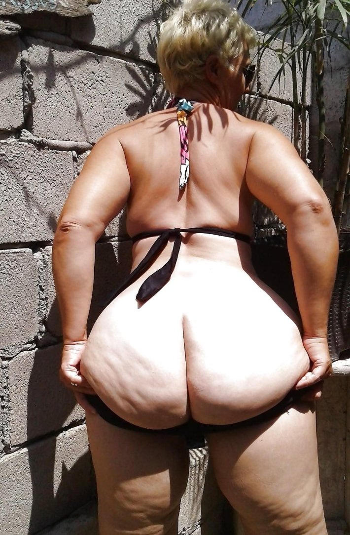 Голые целлюлитные женщины