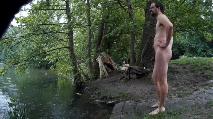 Голая парень