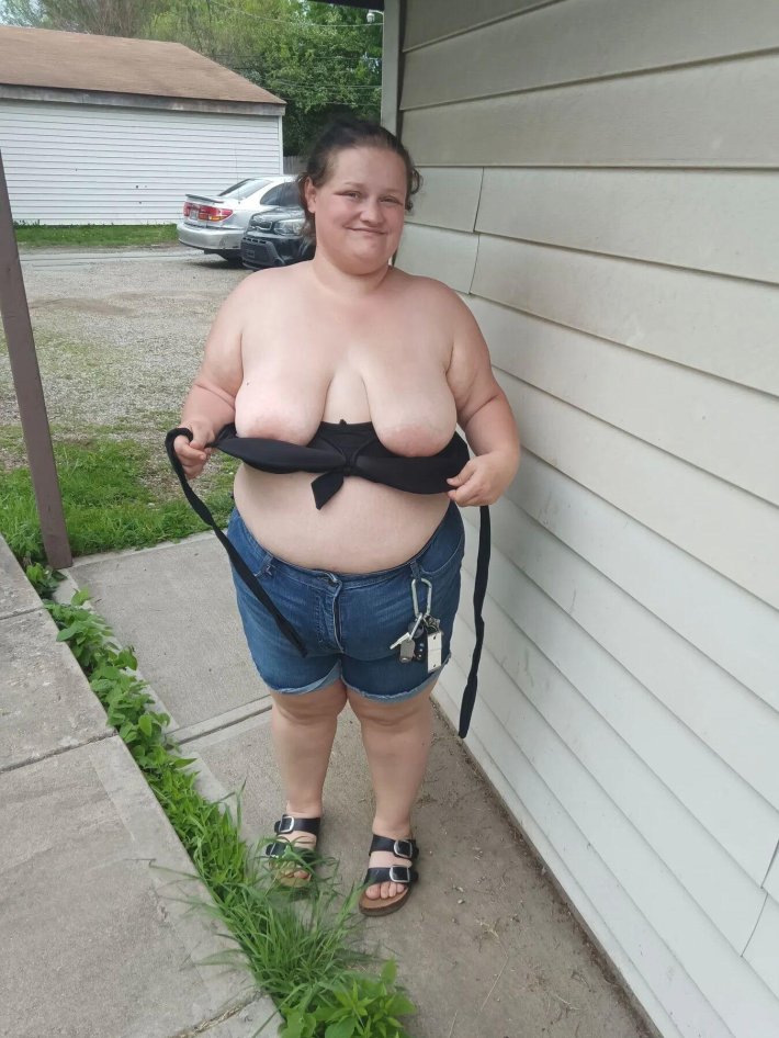 Жирные женщины в огородах