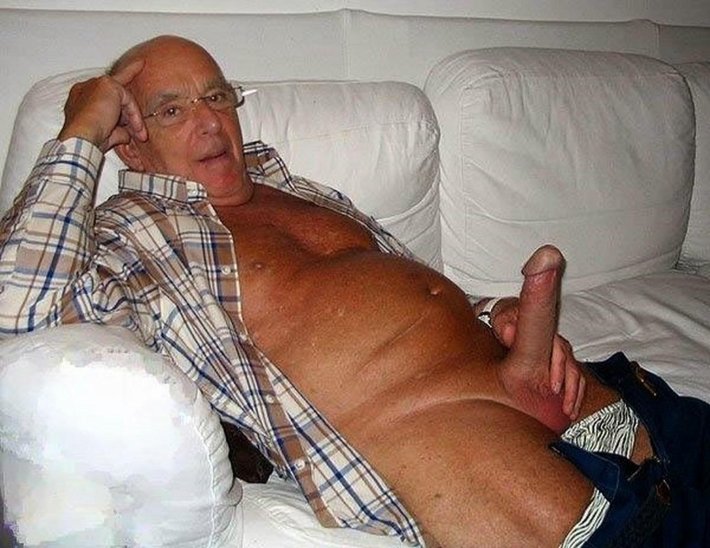Улыбающийся старик