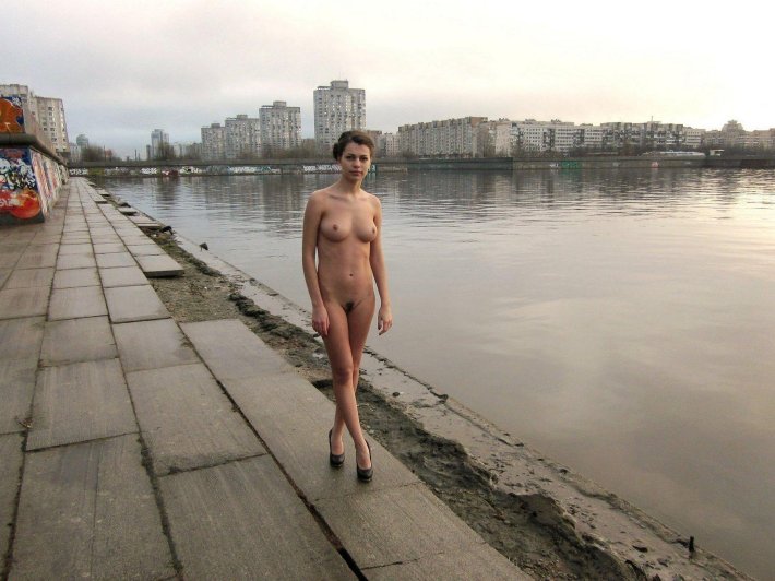 Фотосессия ню на набережной