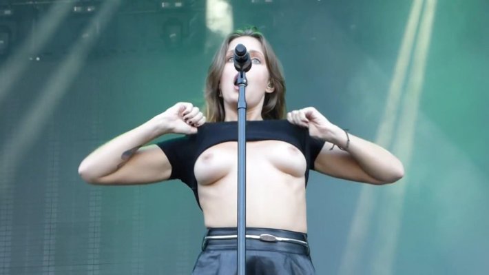 Голая шведская певица tove lo