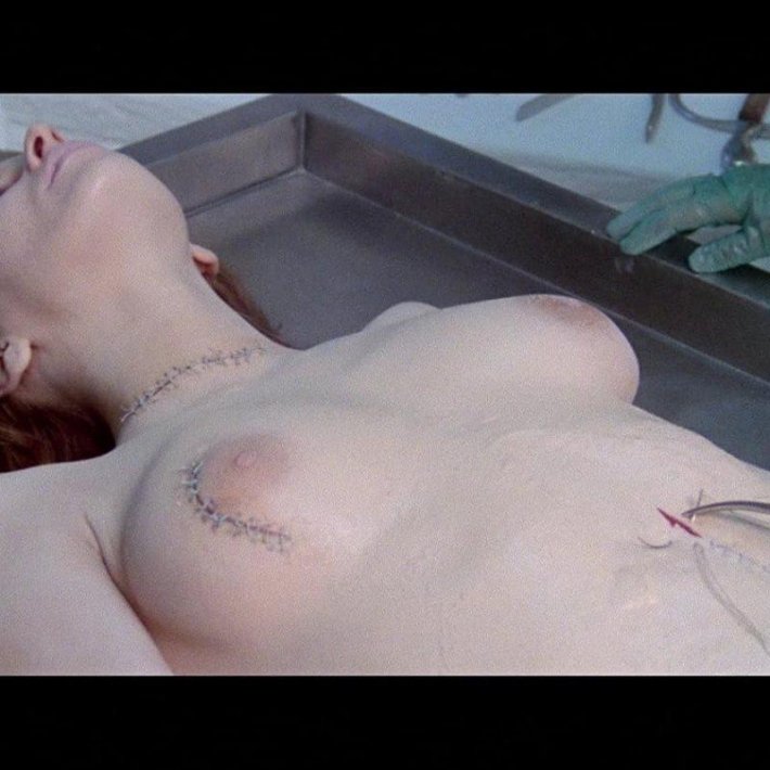 Голые трупы женщин