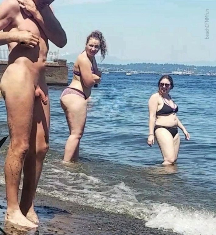 Мужской эксгибиционизм на пляже