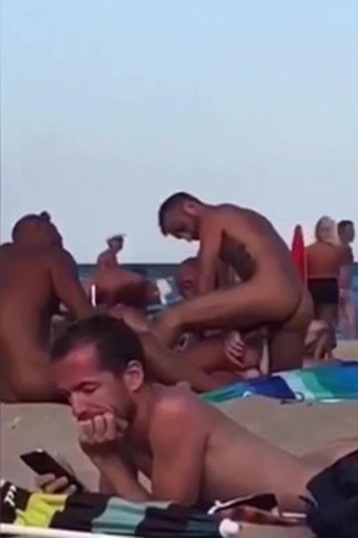 Геи на пляже