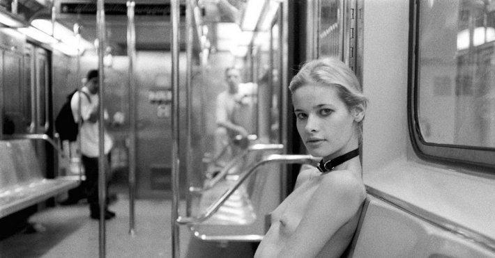 Эротическая фотосессия в метро