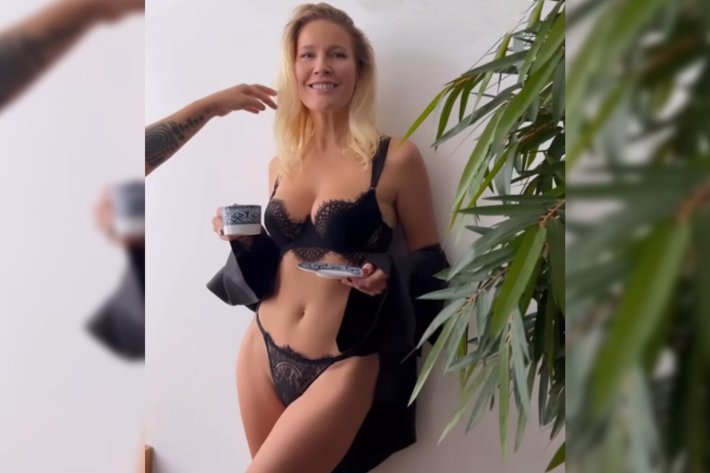 Елена летучая в нижнем белье