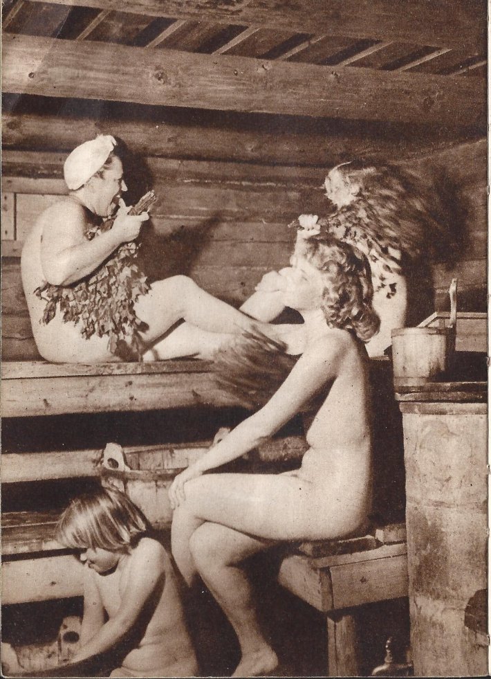 В женской бане