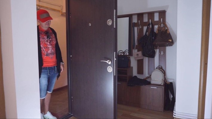 Встретила доставщика голой