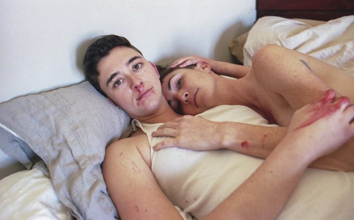 Лицо мужчины в месячных