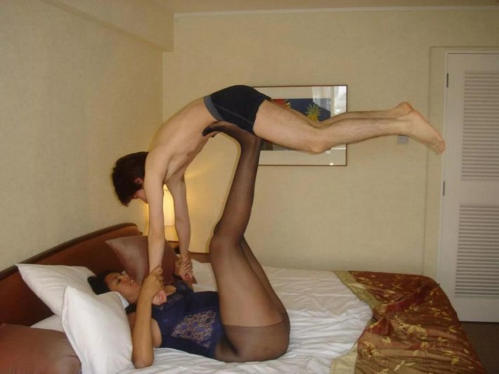 Странные позы