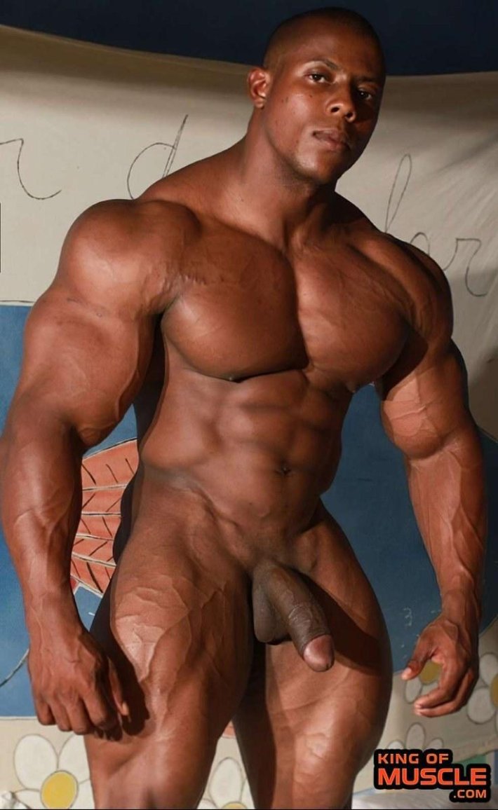 Негр качок с огромным членом