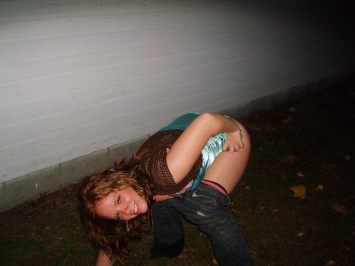 Писсинг пьяных девочек