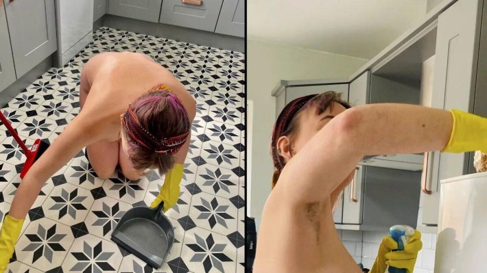 Голая уборщица с пылесосом