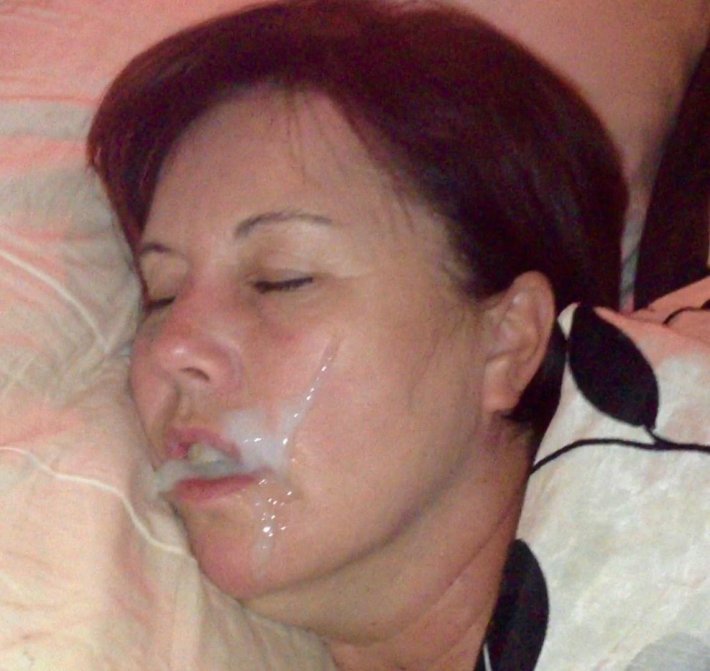 Кончил на лицо спящей жены