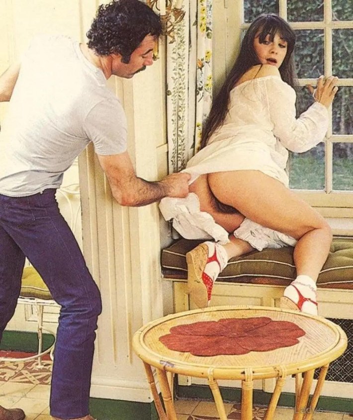 Two hairy Seventies Ladies sharing his big and stiff cock next &gt;