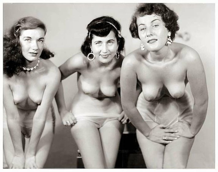 Группы голых баб ретро
