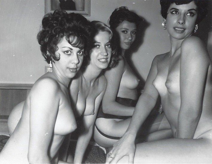 Девушки раздетые ретро