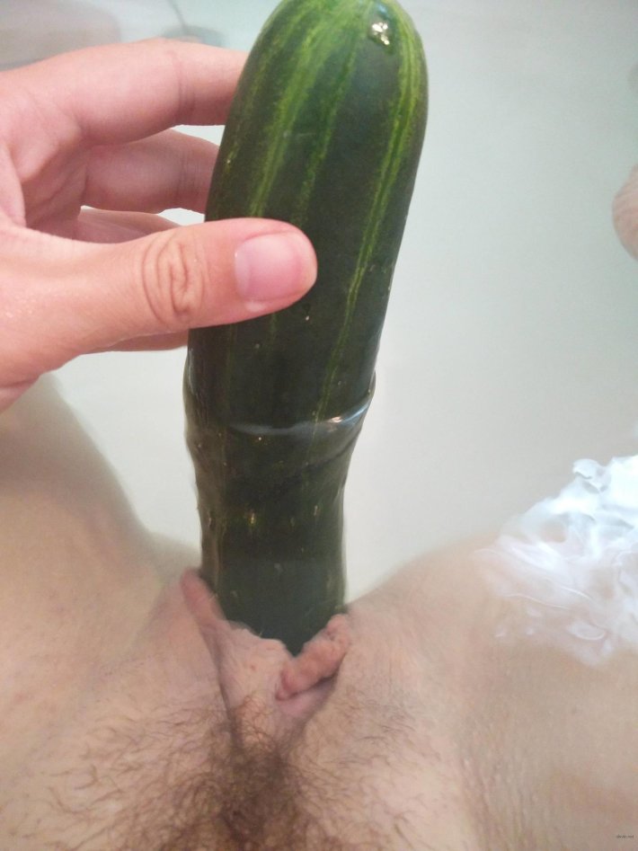 Мастурбация огурцами домашнее