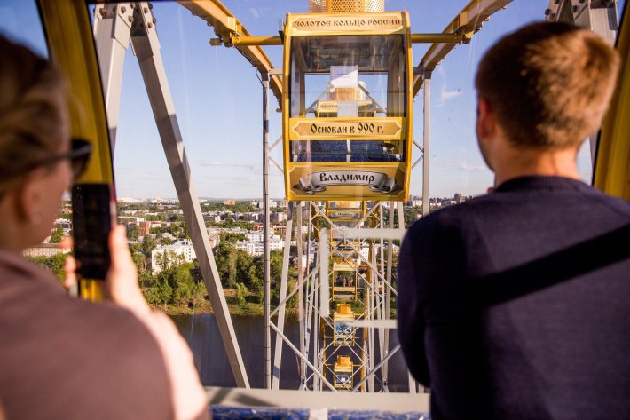 Габби Картер на колесе обозрения