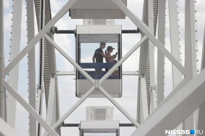 Колесо обозрения в парке Островского Ростов-на-Дону