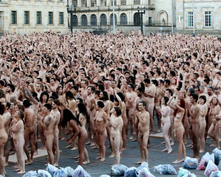 Голая массовка spencer tunick