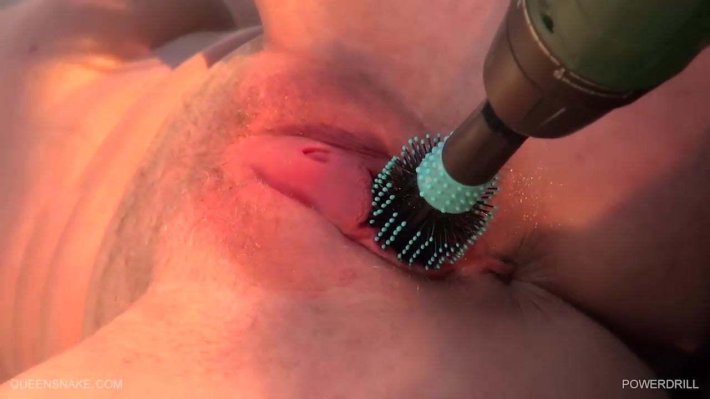 Queensnake бдсм села на ершик