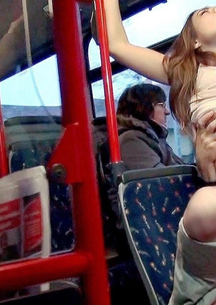Щупают в общественном транспорте