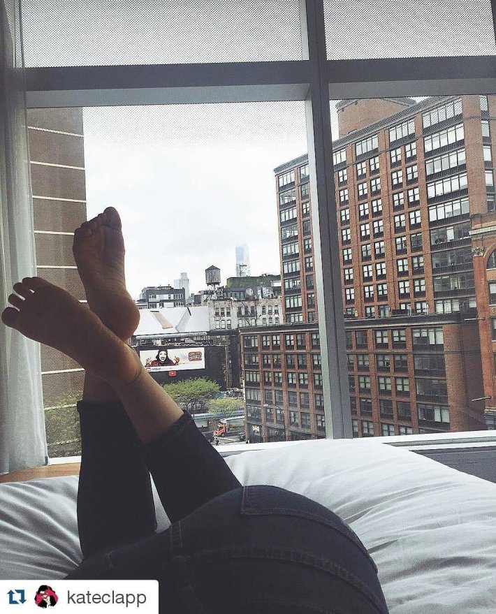 Лорен холли feet