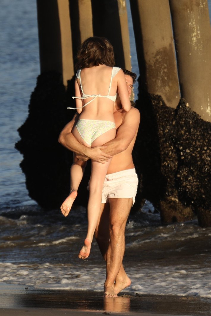 Лейла джордж в купальнике