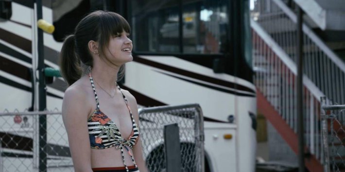 Сиэра Браво в купальнике Wayne