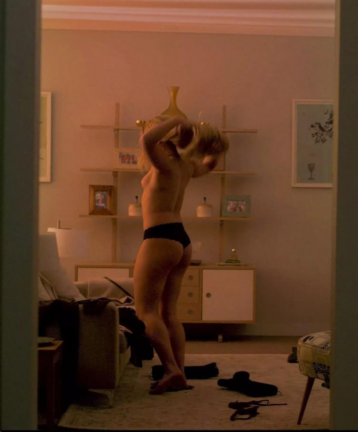 Флоренс пью попа голая