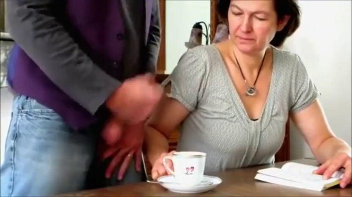 Накончали девушке в кофе