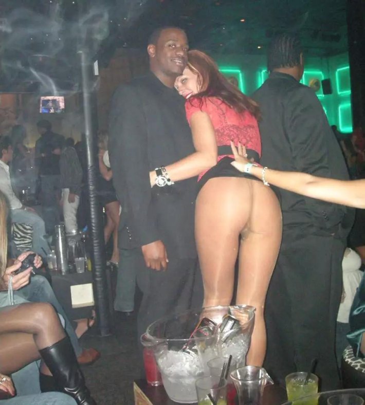 Dancing girls at the Night Club стриптиз