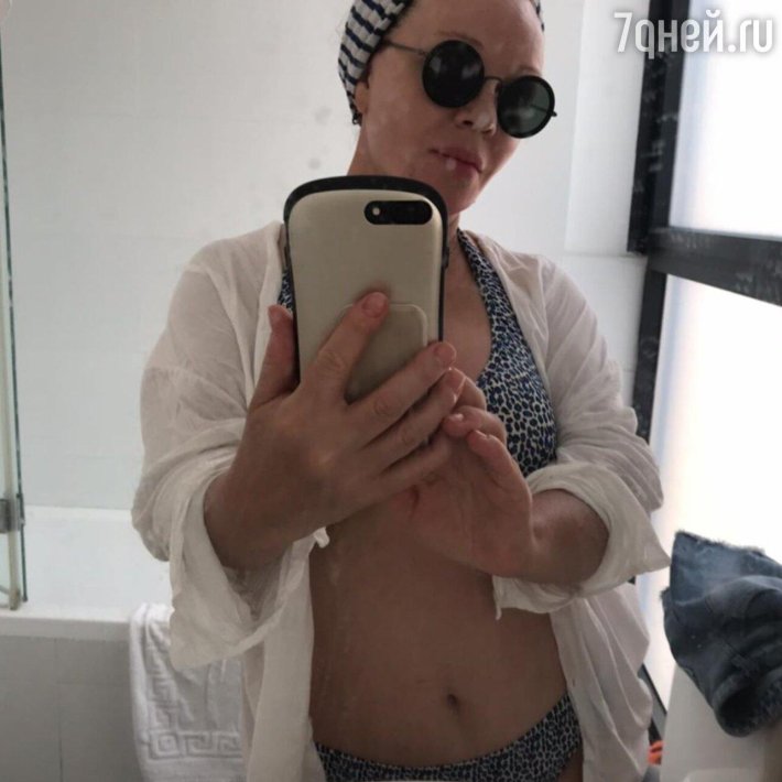 Актриса Елена Валюшкина в купальнике