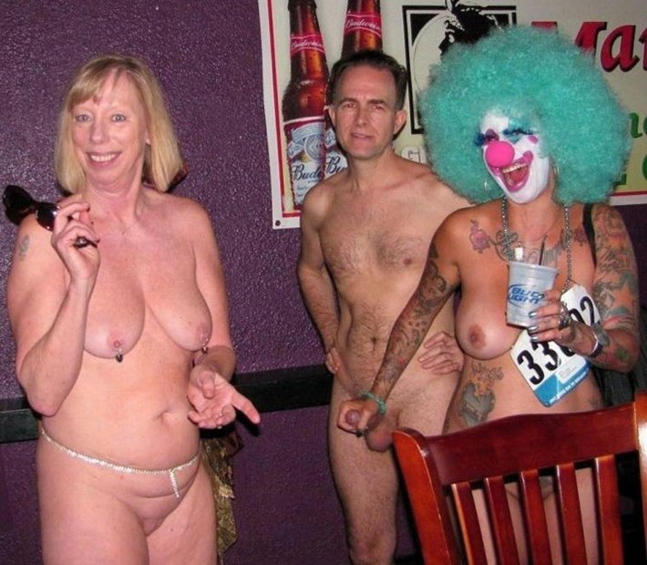 Голый клоун