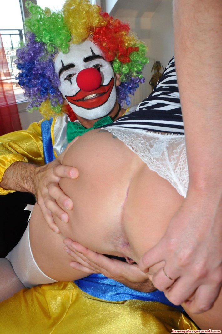 Голый клоун