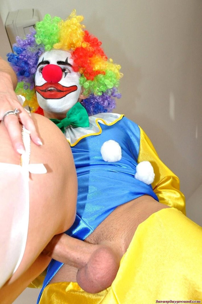 Клоун веселый