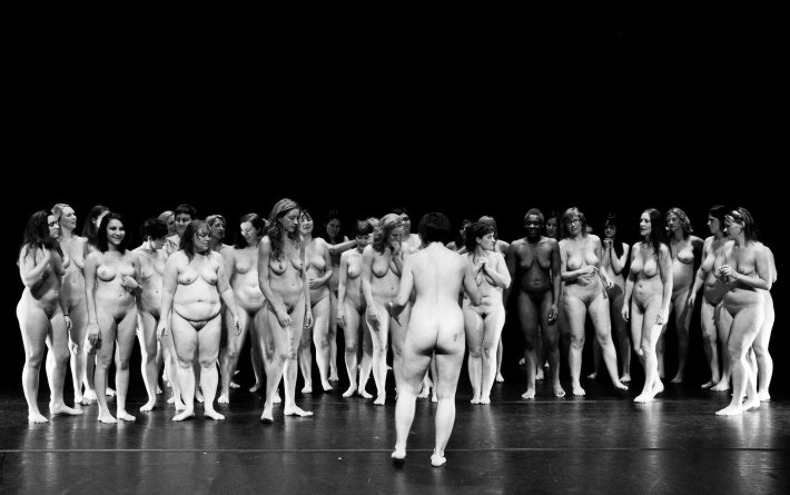 Женщины в театре стиле ню