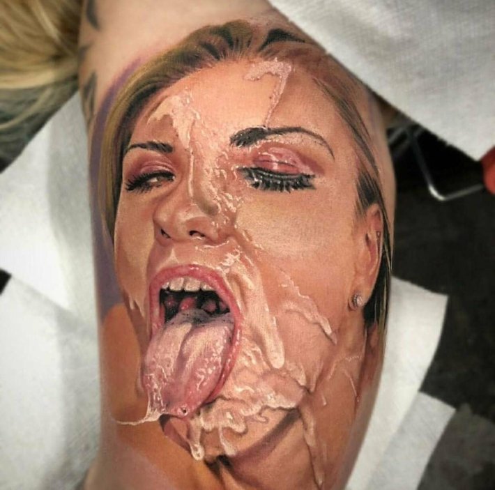 Порноактриса с татуировкой на лице