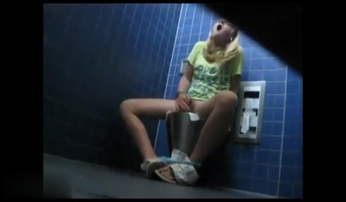 Скрытая камера в туалет