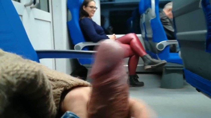 Дрочка в общественном транспорте