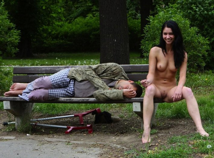 Эксгибиционизм девушки